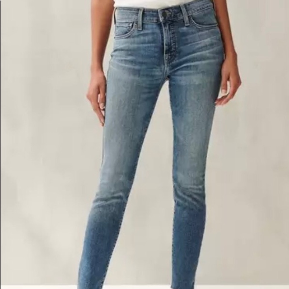 Ava Mid Rise skinny jean